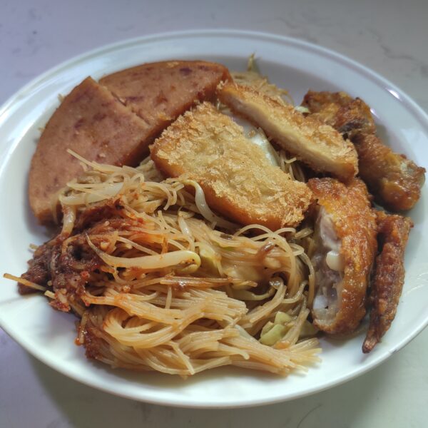 Mei Jia Fried Bee Hoon: Fried Mee Hoon with Chicken Wing, Luncheon Meat, Fish Fillet