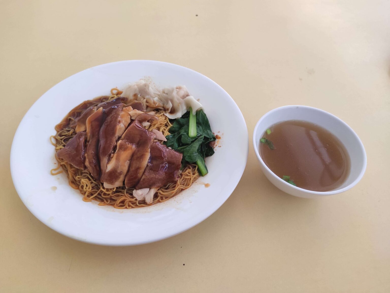 Shi Wei Hong Kong Soy Sauce Chicken: Noodles with Soup