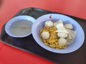 Yong Kee Famous Fish Ball Noodle: Mee Pok with Soup