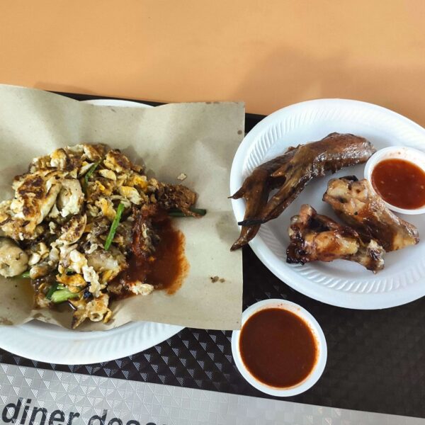 Jia Long Mei Shi Famous Kallang Airport Fried Oyster: Fried Oyster Omelette & BBQ Chicken Wings