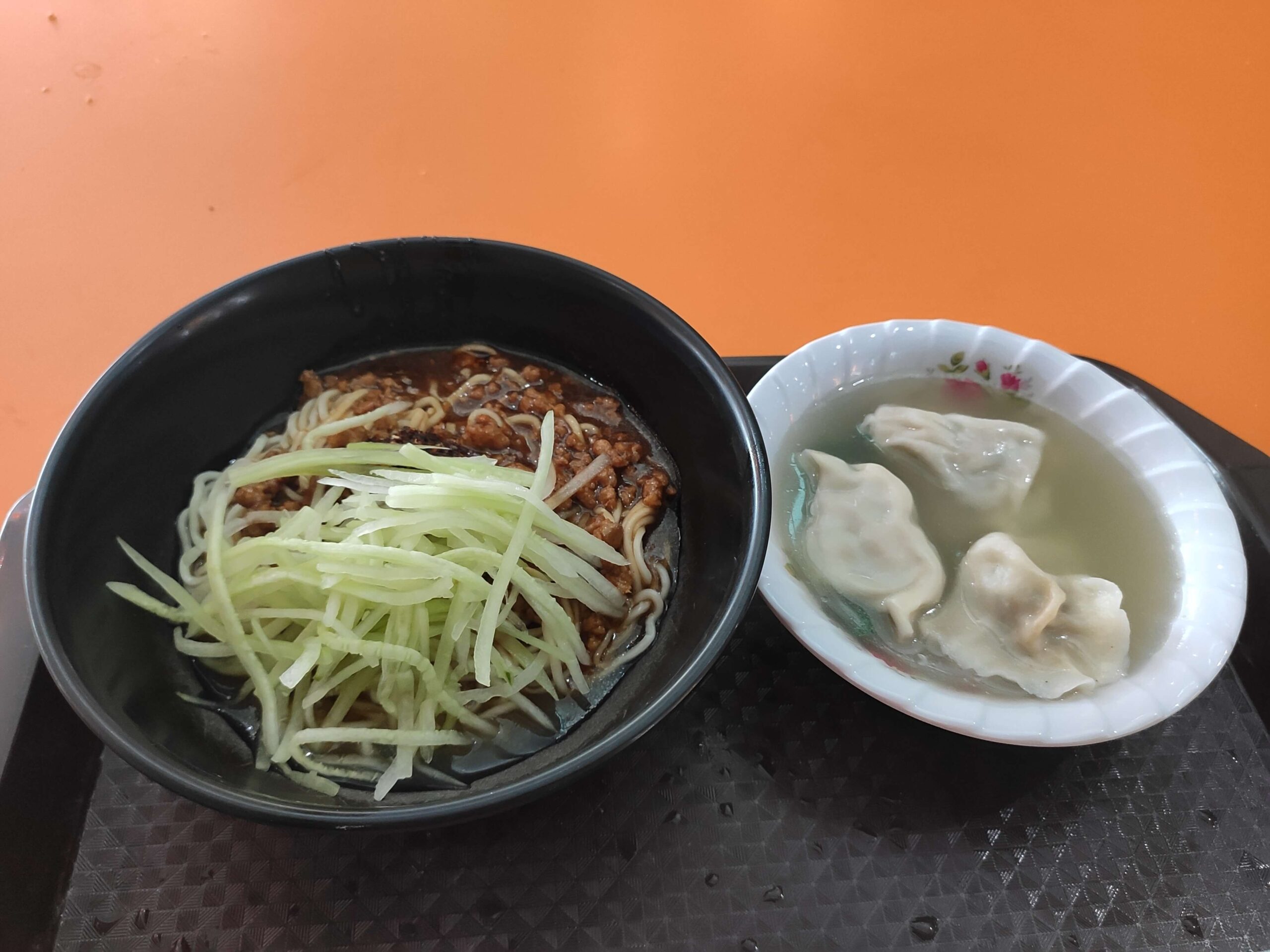 Dong Ji La Mian Xiao Long Bao: Dumplings La Mian Dry