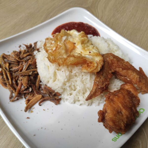 Zion Riverside Nasi Lemak: Fried Chicken Wing, Fried Egg, Ikan Bilis Nasi Lemak